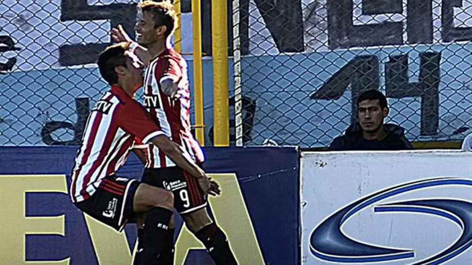 GOLEADOR. Fernández anotó el 1-0 ante Olimpo. (FOTO TOMADA DE TWITTER)