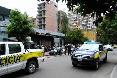 Dos ladrones se tirotearon con un policía