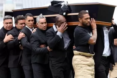 Impresionante hacka de despedida en el funeral de Lomu