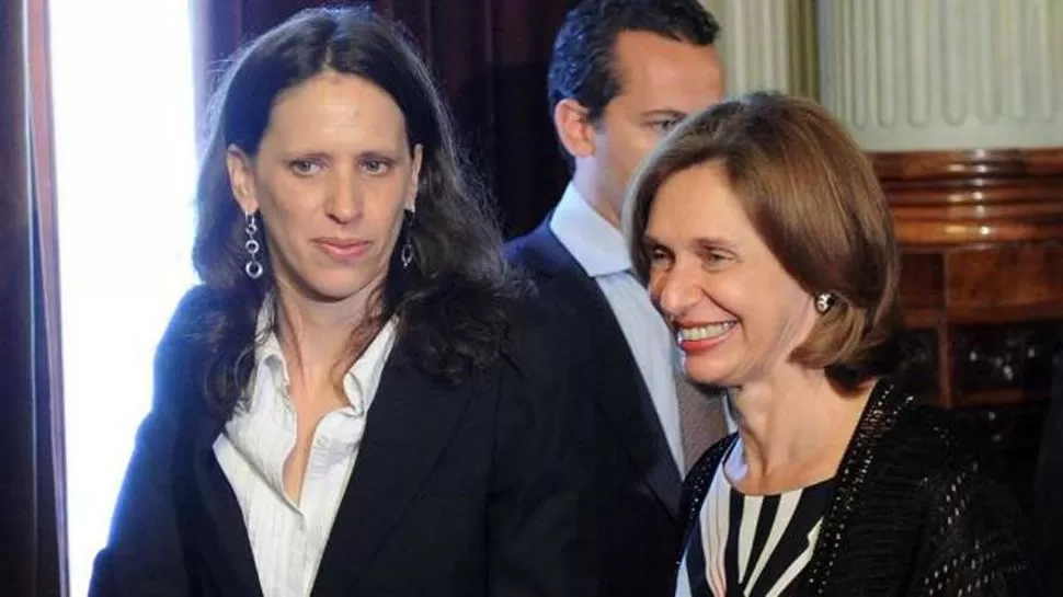 OTRAS ÉPOCAS. Nahón junto a Rojkés de Alperovich. TELAM (ARCHIVO)