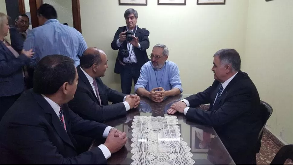 ENCUENTRO. El diálogo entre Manzur y Rossi, esta mañana. FOTO TOMADA DE TWITTER / @JuanManzurOK