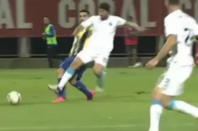 En Boca no podrá hacerlo: Osvaldo vio la roja por una patada imprudente