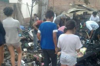 Hinchas de Atlético piden donaciones para una familia que perdió su casa en un incendio