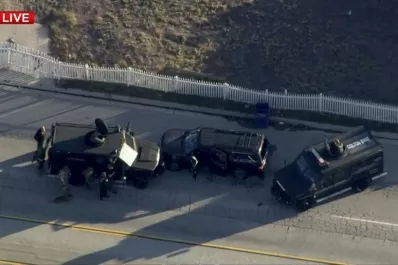 Dos detenidos y un prófugo por el tiroteo en San Bernardino