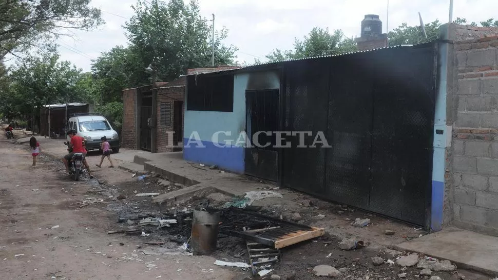 PANAMÁ AL 400. Cien personas quemaron la casa con la víctima dentro. LA GACETA / FOTO DE ANTONIO FERRONI