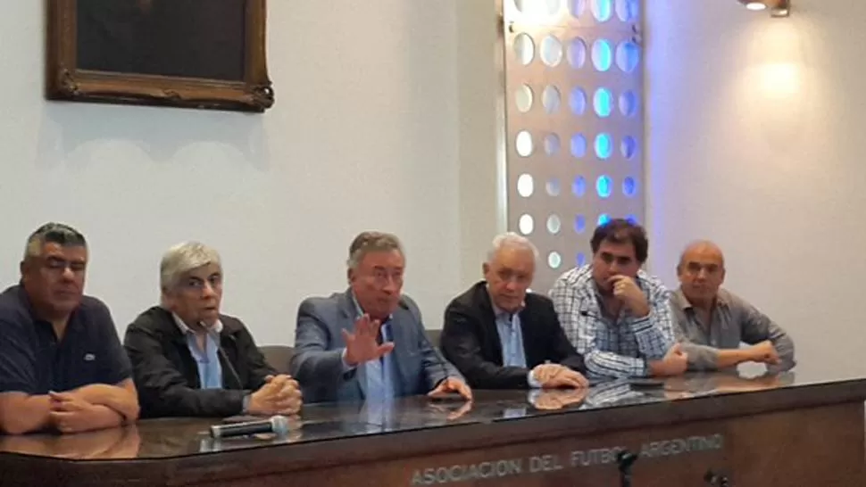 EN CONFERENCIA. Segura se mostró interesado en la unión con Tinelli. (@AFA)