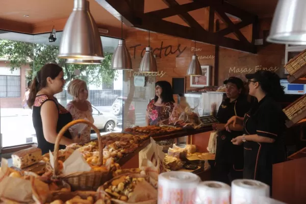 Un asaltante arrancó la caja registradora de una panadería