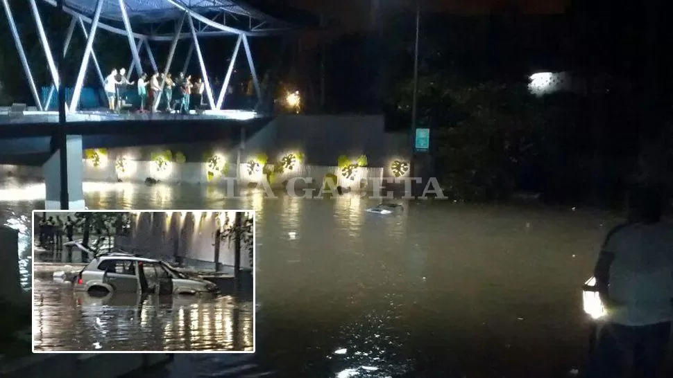 IMPACTANTE IMAGEN. El agua superó los dos metros y dejó a la camioneta completamente tapada. FOTOS ENVIADAS POR WHATSAPP