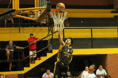 Los tucumanos siguen arriba