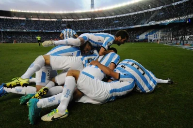 Racing perdió el clásico pero se clasificó a la Libertadores