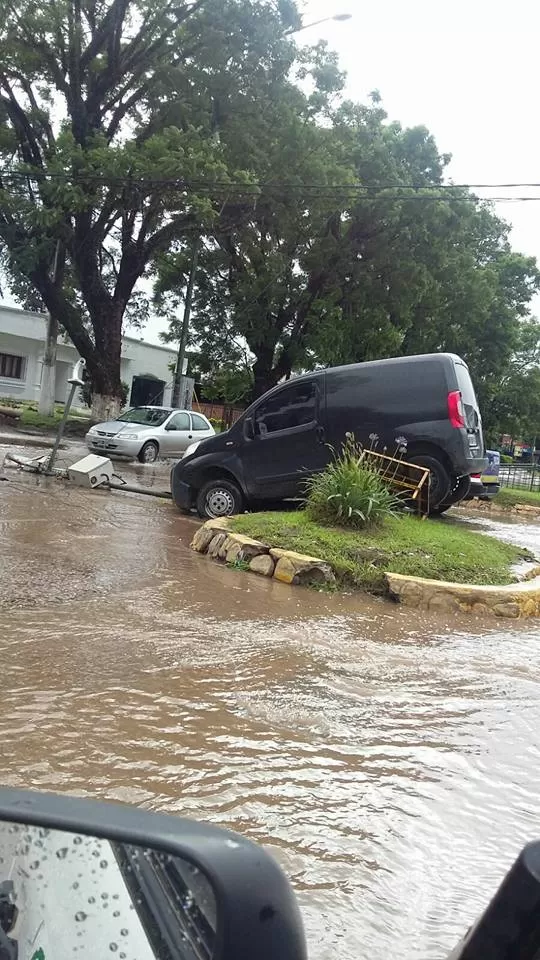 FUE UN SUSTO. El ocupante de la Fiat Cubo, oriundo de Bella Vista, no sufrió ninguna herida. foto gentileza enrique bulacios