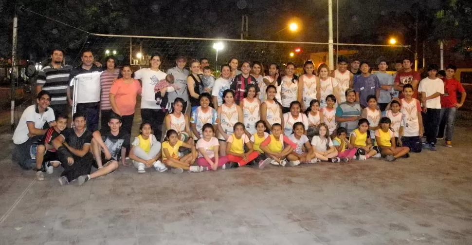 TODOS UNIDOS. La familia que conforma ADRA es amplia y generosa. Disfruta del deporte y celebra a pleno cada conquista. 