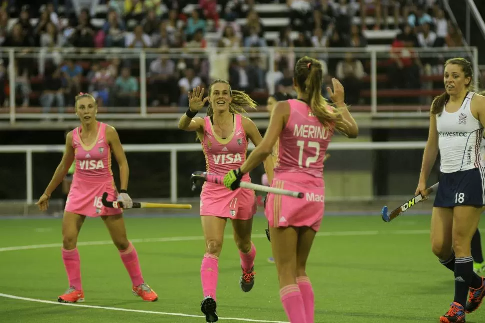 VOLVIERON LAS SONRISAS. El plantel se renovó con jugadoras jóvenes y junto al cuerpo técnico tiran para el mismo lado. LA GACETA / FOTO DE ANALÍA JARAMILLO (ARCHIVO)