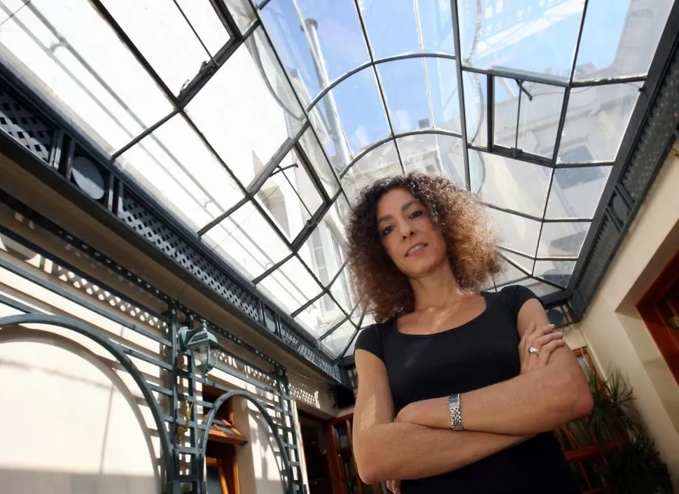 UNO U OTRO. El destino de una crónica -dice Leila- es la memoria o el olvido. leecongusto.com