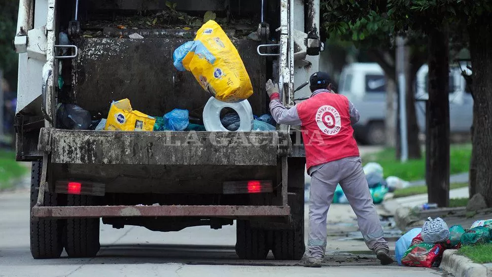 RECOLECCION PARCIAL. Los camiones recorrerán un grupo de barrios durante la mañana y por la tarde lo harán dentro de las cuatro avenidas. ARCHIVO LA GACETA / ANALIA JARAMILLO