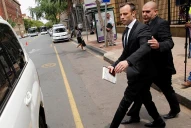Pistorius recibió la libertad bajo fianza y cumplirá la condena en su casa