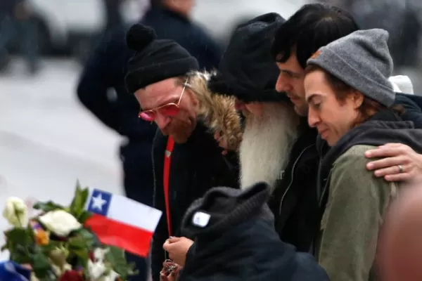 Video: Eagles of Death Metal tocó junto a U2 en París