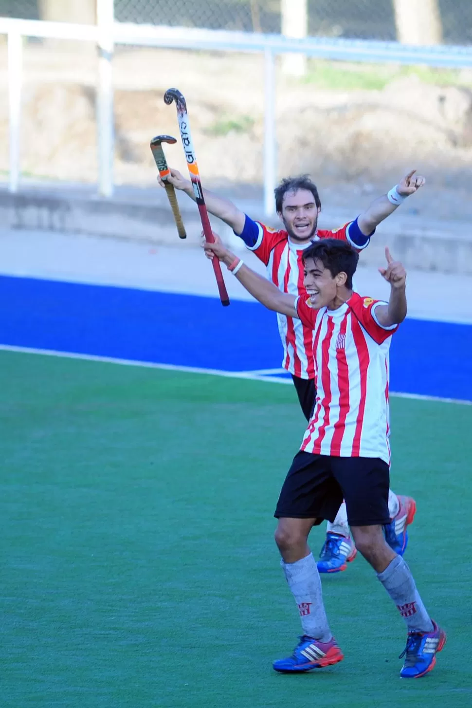 DEBUTA. Cárdenas (adelante) jugará su primer final del Anual con los “santos”. la gaceta / foto de diego aráoz (archivo)