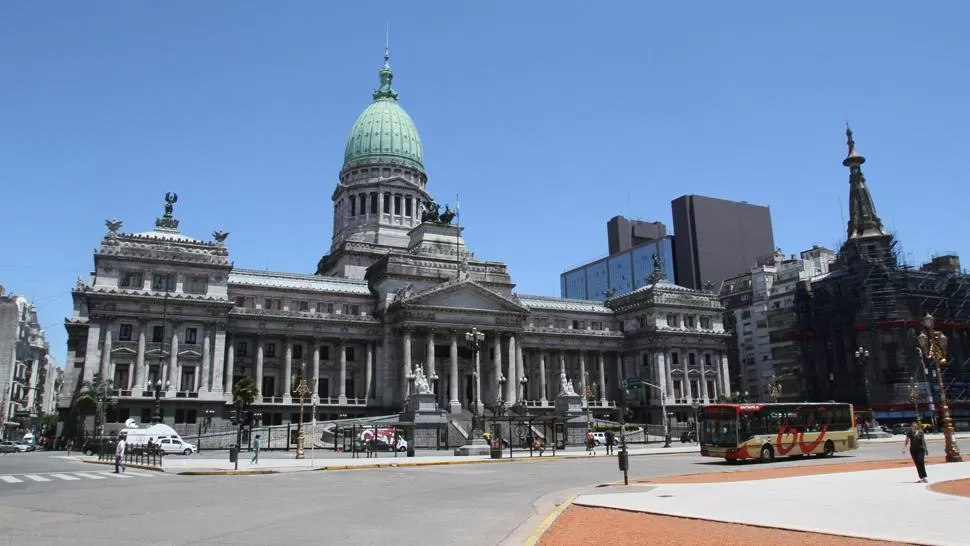 CONGRESO DE LA NACIÓN. Cristina quiere entregar los atributos en el Congreso y Macri quiere recibirlos en la Casa Rosada. FOTO DE DYN