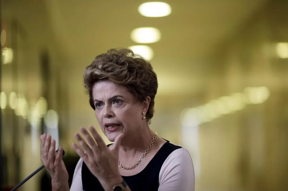 DEFENSA. Dilma calificó al intento de juicio político como antidemocrático. reuters