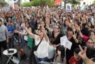 Emocionados y con pancartas, los militantes tucumanos despidieron a Cristina