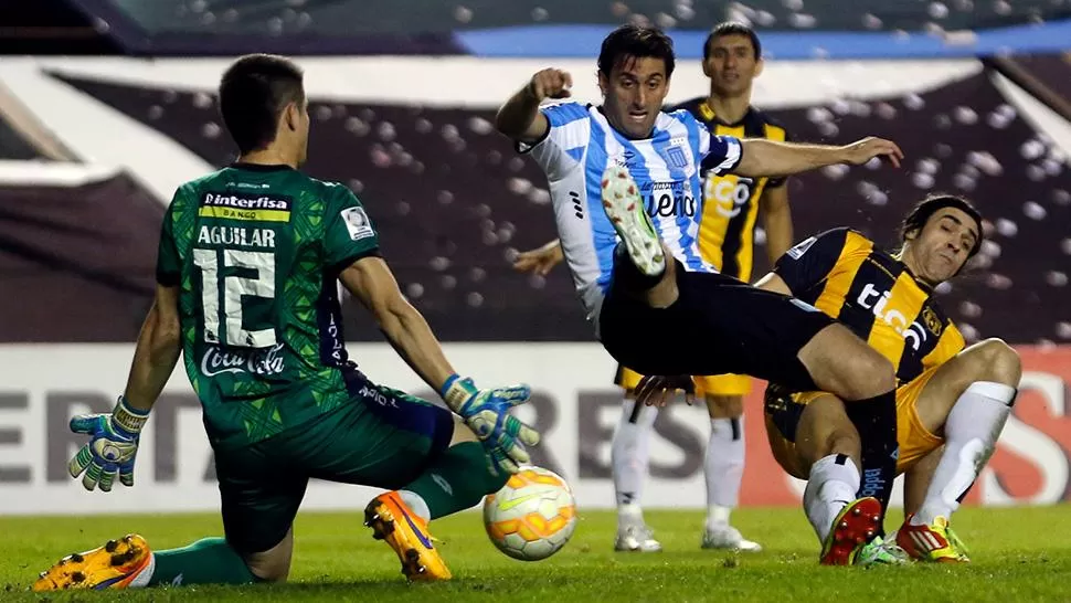 OTRA COPA MÁS. Diego Milito quiere participar de otra Copa Libertadores.
FOTO DE ARCHIVO