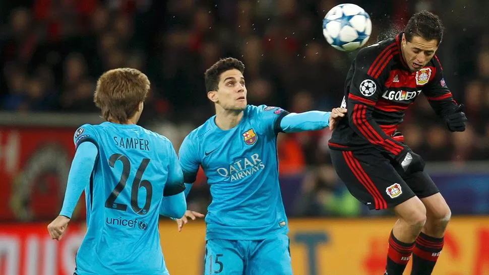 EMPATE ALEMÁN. Chicharito pone tables en el BayArena.
FOTO DE REUTERS