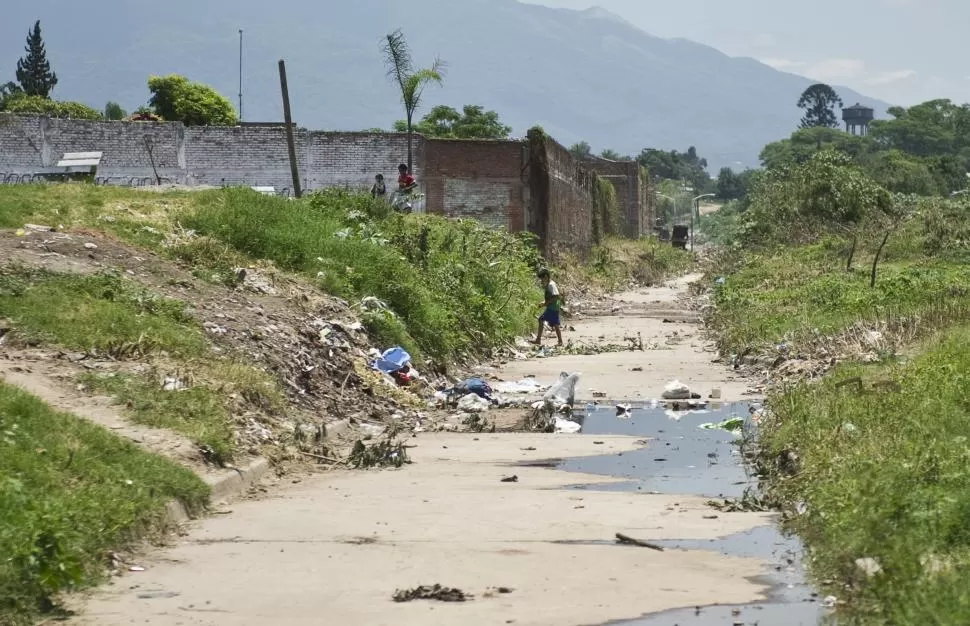 UNA POSTAL DE “EL SIFÓN”. Uno de cada cuatro menores del Gran Tucumán sufre privaciones en materia de espacio de viviendas, según la UCA. LA GACETA / FOTOS DE JORGE OLMOS SGROSSO.  