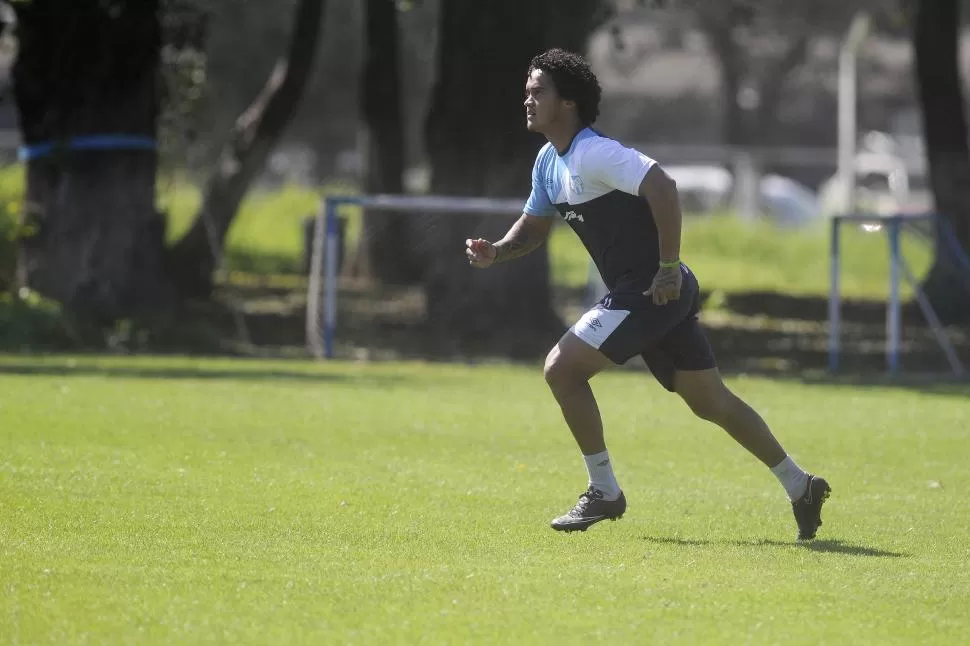 CONFIRMADO. Julio, el volante central que fue clave en la recta final del ascenso de Atlético, seguirá en el club hasta 2017. la gaceta / foto de analía jaramillo (archivo)