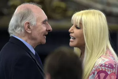 De La Rúa se cruzó a Susana y así imaginaron el diálogo en Twitter