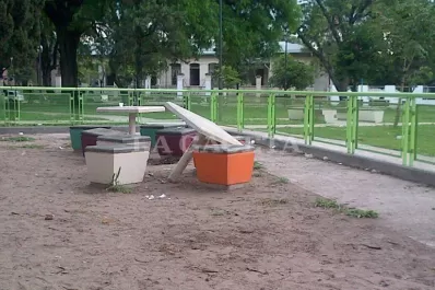 La plaza de Villa Luján duró sana apena un mes