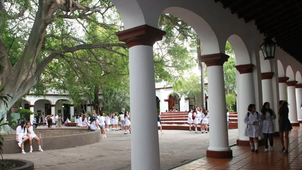 ESCUELA SARMIENTO. Desde el año que viene habrá varones en la institución. FOTO TOMADA DE PANORAMA24.COM.AR