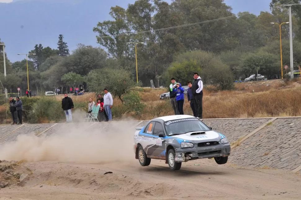 PRESENTES. En las carreras del Interprovincial participan varios tucumanos, entre ellos el juvenil Pedro Moraiz (h). foto de foto marcelino mercado / diario de rally 