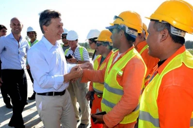Macri prometió obras en su primer día como presidente