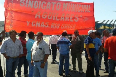 Protestaron con cortes en la zona de la terminal por el bono de fin de año