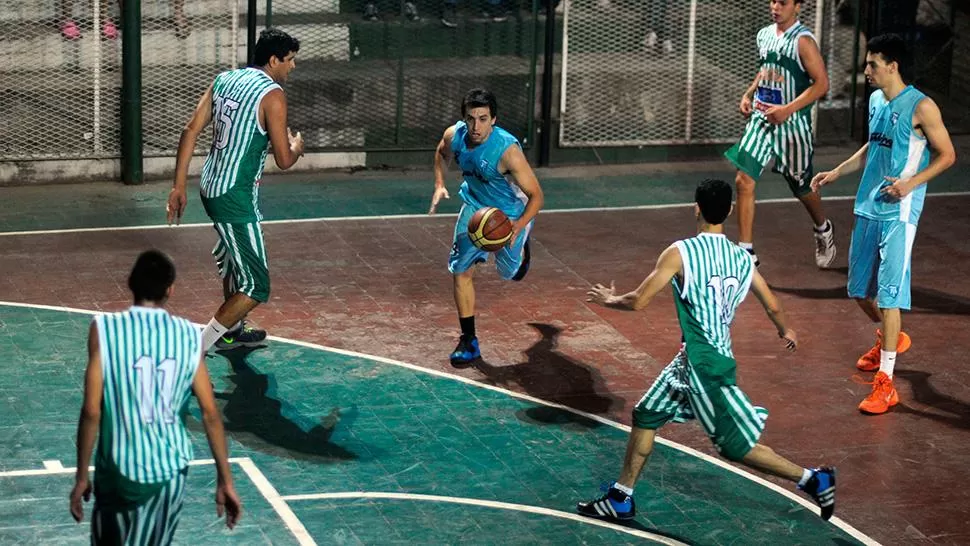 CONFRONTACIÓN DECISIVA. En la primera ronda de la Copa de Oro, Tucumán BB ganó de visiante 67-65.
FOTO DE ARCHIVO

