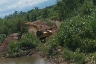 Están extrayendo áridos de ambas márgenes del río Salí