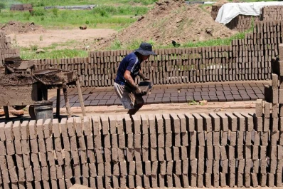 Cerca de 130.000 tucumanos, que representan el 47% de los asalariados, trabajan en negro