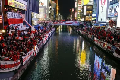 Miles de hinchas de River revolucionaron la noche de Osaka