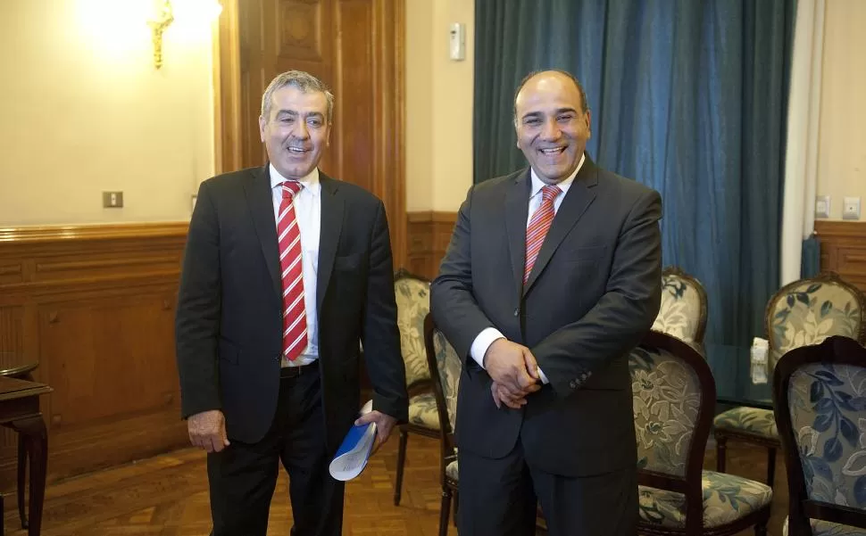 RISAS Y NERVIOS. Cano y Manzur estuvieron reunidos durante 45 minutos en el despacho de la Gobernación; luego dieron una conferencia en conjunto. la gaceta / foto de FLORENCIA ZURITA