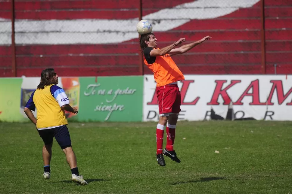 EN EL AIRE. Esteban Goicoechea podría volver a ponerse la camiseta del “santo”. la gaceta / foto de analía jaramillo (archivo)