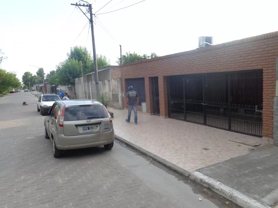 SILENCIO. En la vivienda de los Costilla se oyeron llantos por la mañana. Los padres de Enzo viajaron a Santiago. la gaceta / Foto de rodolfo casen