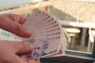 Bancos suben las tasas de depósitos para evitar un vuelco masivo al dólar