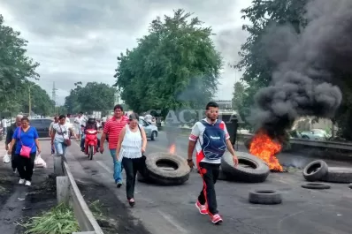 Protesta en Aguilares: están cortadas las dos trazas de la 38