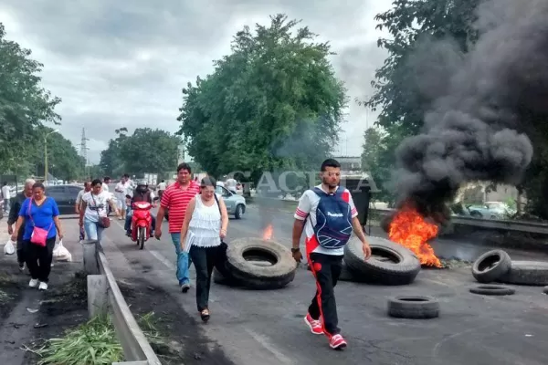 Protesta en Aguilares: están cortadas las dos trazas de la 38