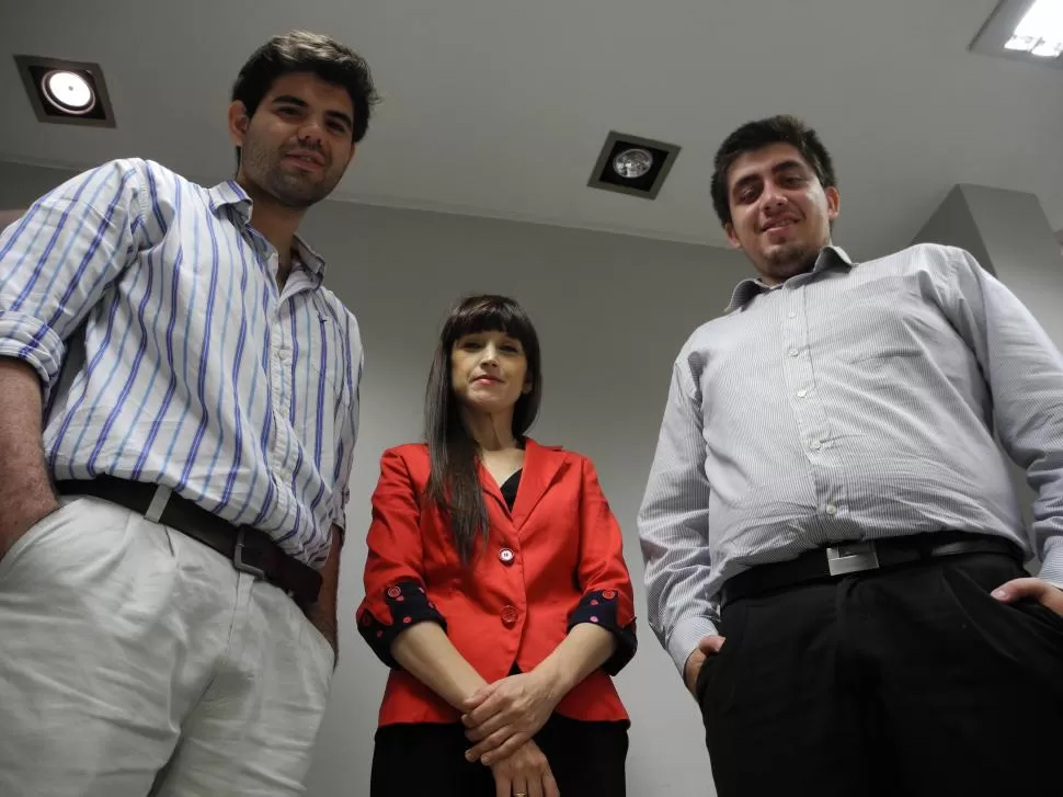 LOS MÚSICOS. Juan Manuel Vallejo, Carla Aguilera y Maximiliano Zelaya Cardozo ponen su arte en servicio. la gaceta / foto de josé nuno