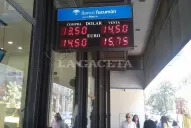 Sólo tres bancos vendieron dólares en Tucumán, a $ 14,50