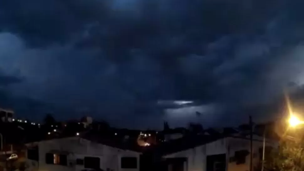 TORMENTA ELÉCTRICA. Se esperan precipitaciones durante la madrugada y la mañana. CAPTURA DE VIDEO DE MARTÍN MERINO