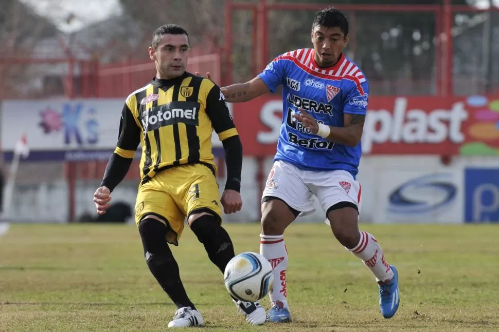 OPCIÓN. Santamarina le ofreció al “decano” a su goleador, Fernando Telechea. FOTO DE minutobalcarce.com.ar