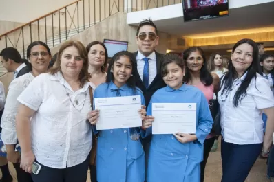 Aplausos para los que día a día hacen escuela